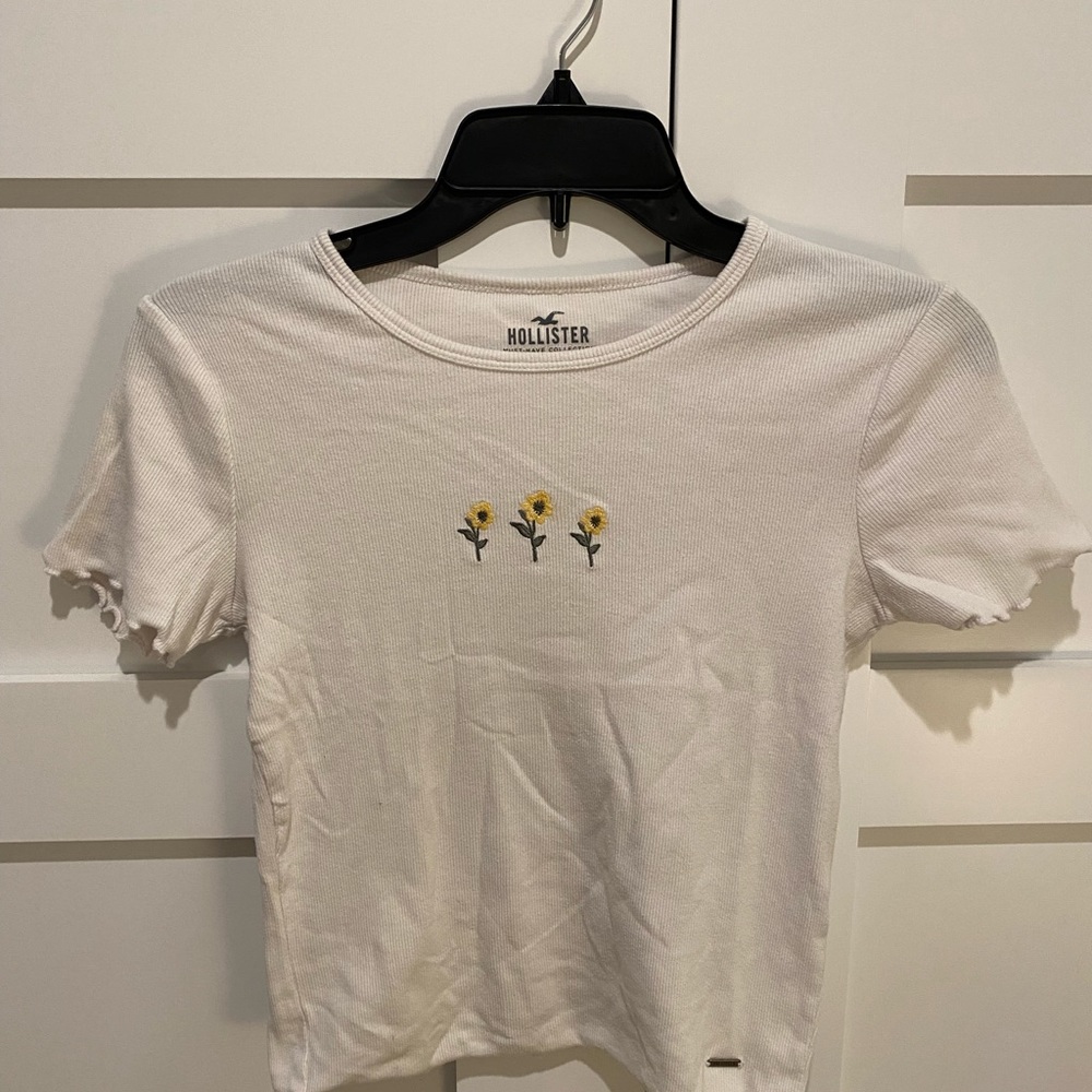 White holister tee